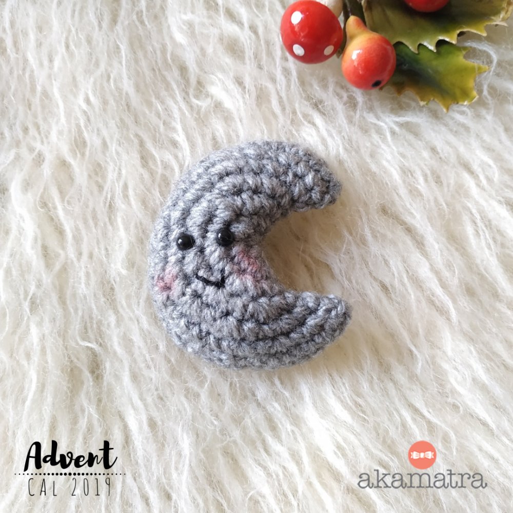 Crescent moon crochet pattern Akamatra