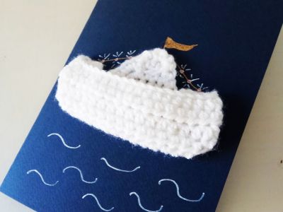 DIY Christmas card with crochet boat - Free pattern and tutorial